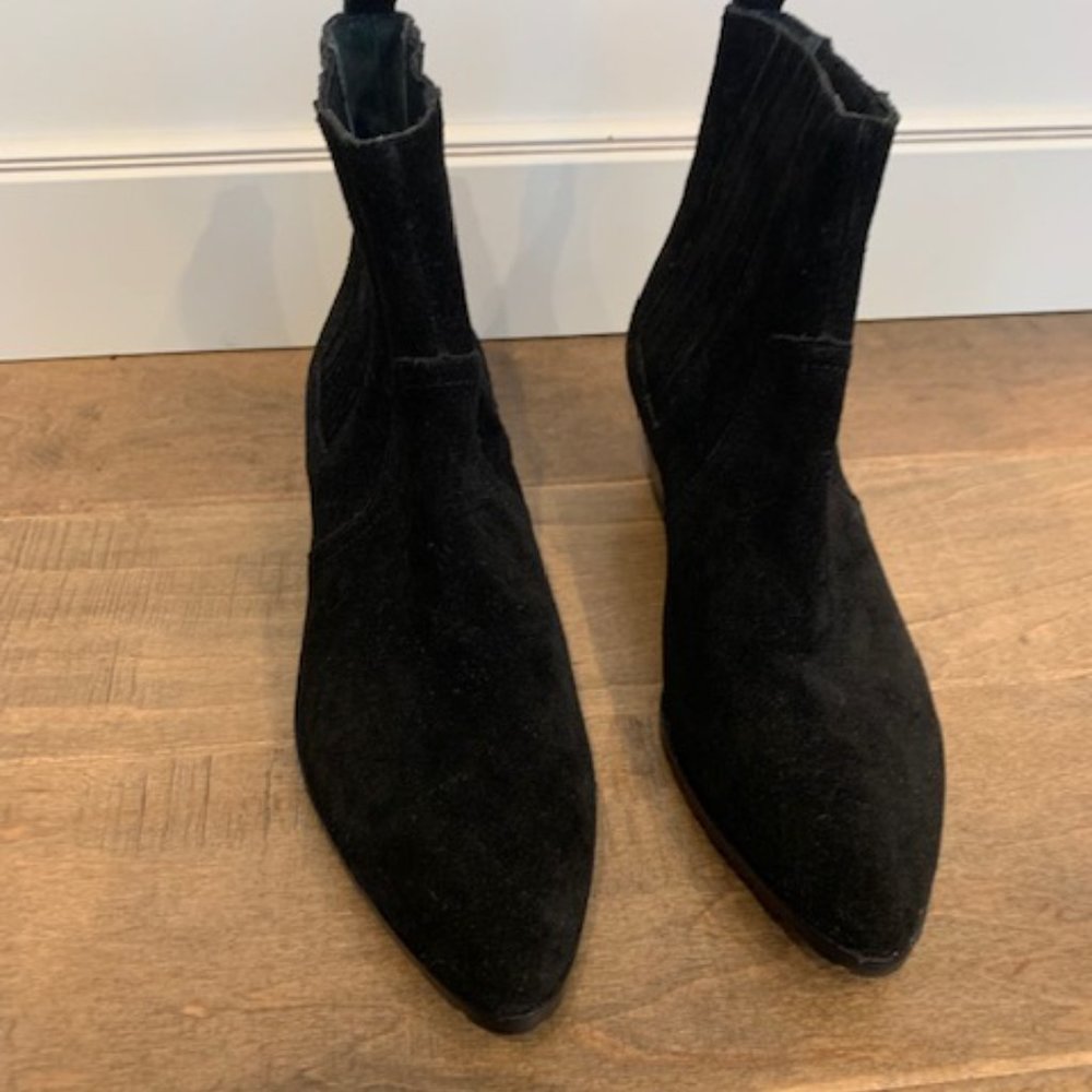NWOT Donald Pliner Donis Suede Cowboy Boot in size 8M